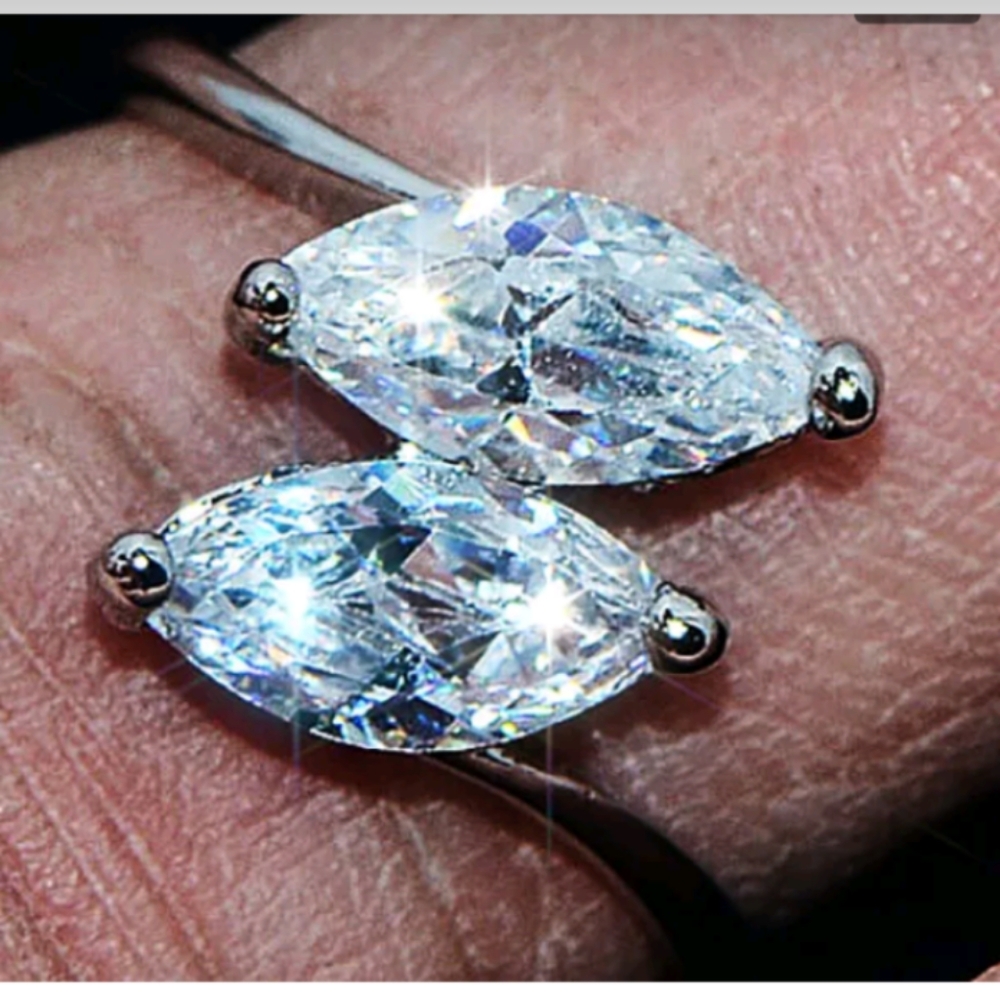 New silver tone cz ring